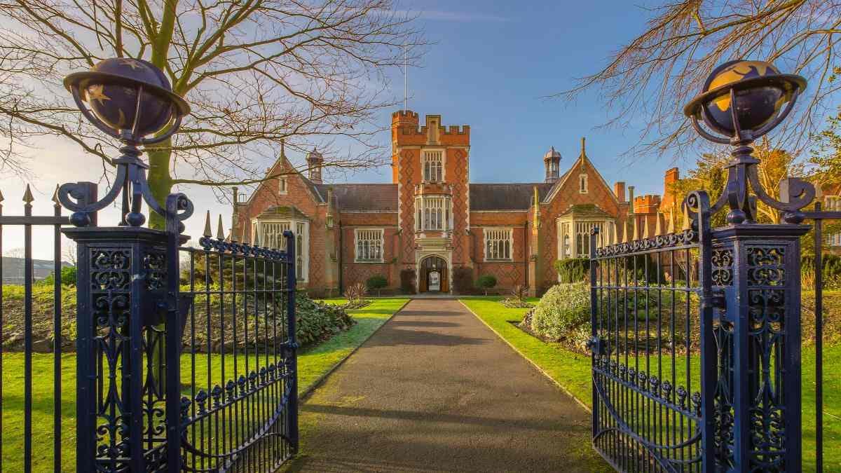 Loughborough Grammar School (a state-funded primary school in London)